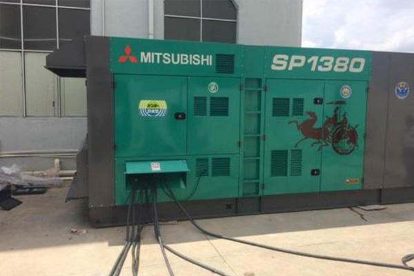 青山为什么有些柴油发电机组的输出电压可以调节？