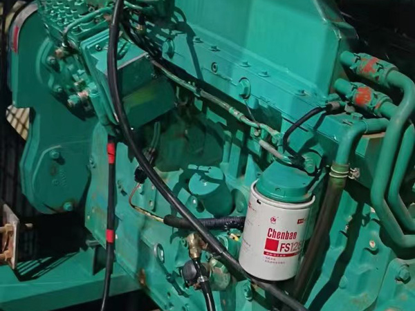 青山如何确定新的发电机组控制系统是否与原系统兼容？