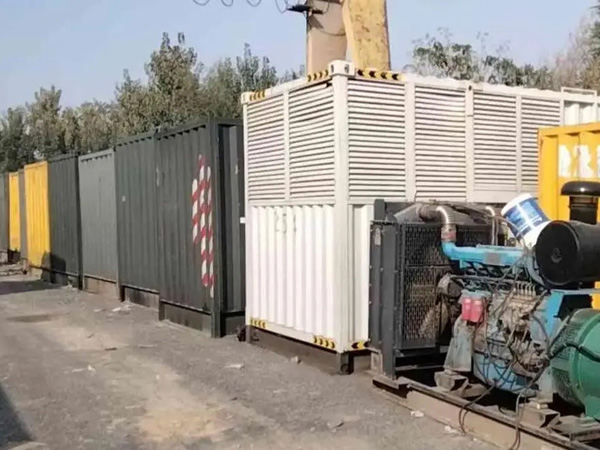 青山200KW柴油发电机机组每小时油耗是多少？