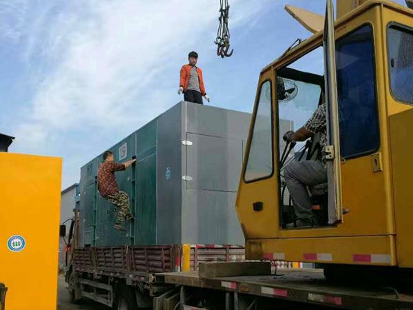 青山更换水冷式机油散热器密封件的操作流程是怎样的？